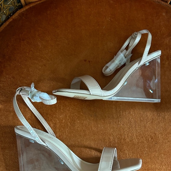 NEW , NUDE WEDGE SANDALS WITH ACRYLIC HEEL - Picture 3 of 5